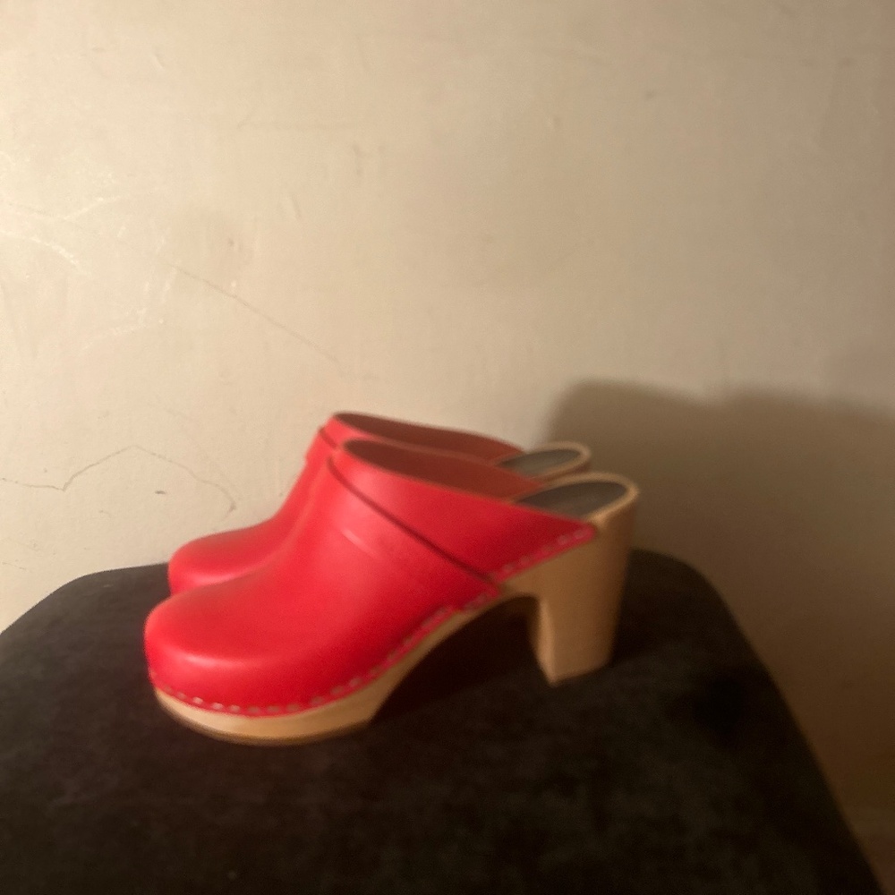 Swedish hasbeens Stockholm red clogs